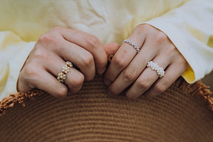The Meaning of Each Finger For Rings – dans le gris